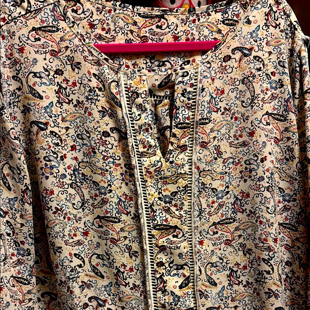 Collective Concepts Cream and Red Graphic Long Sleeve Blouse